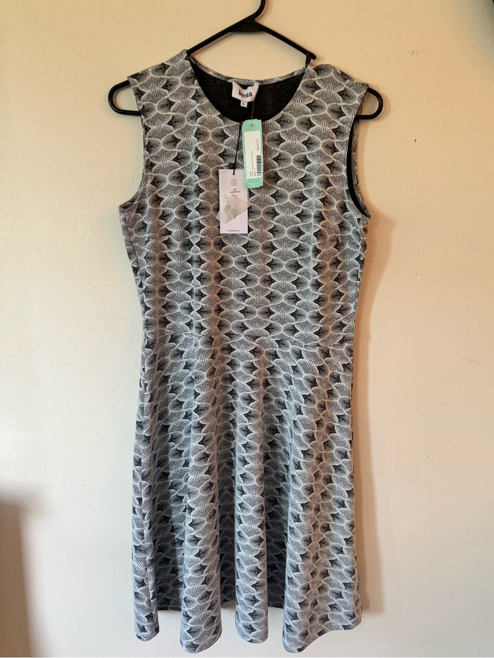Leota Black & White Sleeveless Midi Fit-and-Flare Dress NWT Size L